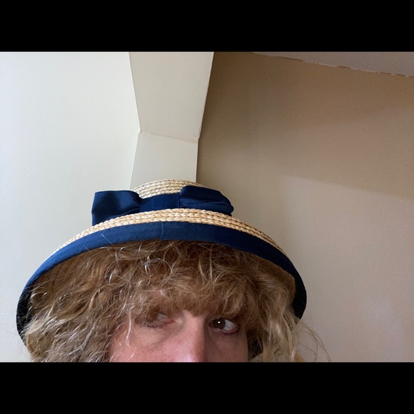 Straw hat with blue bow - Picture 9 of 16